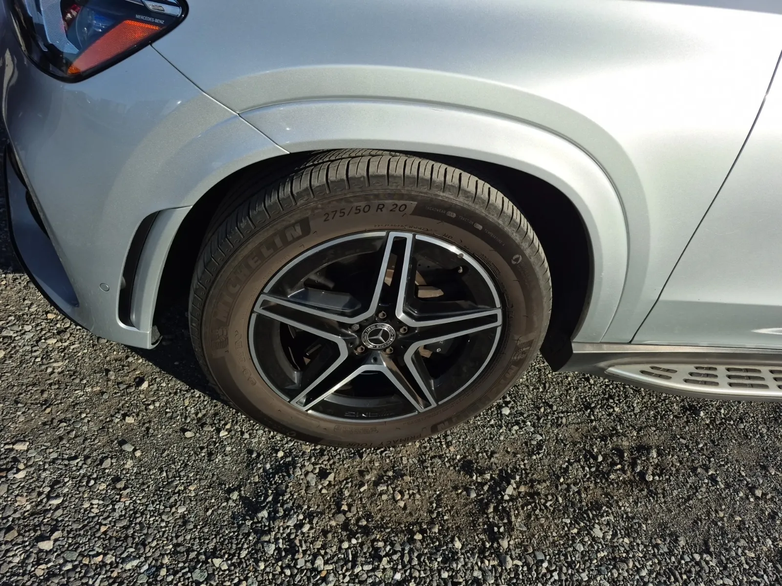 Front driver wheel/tire photo