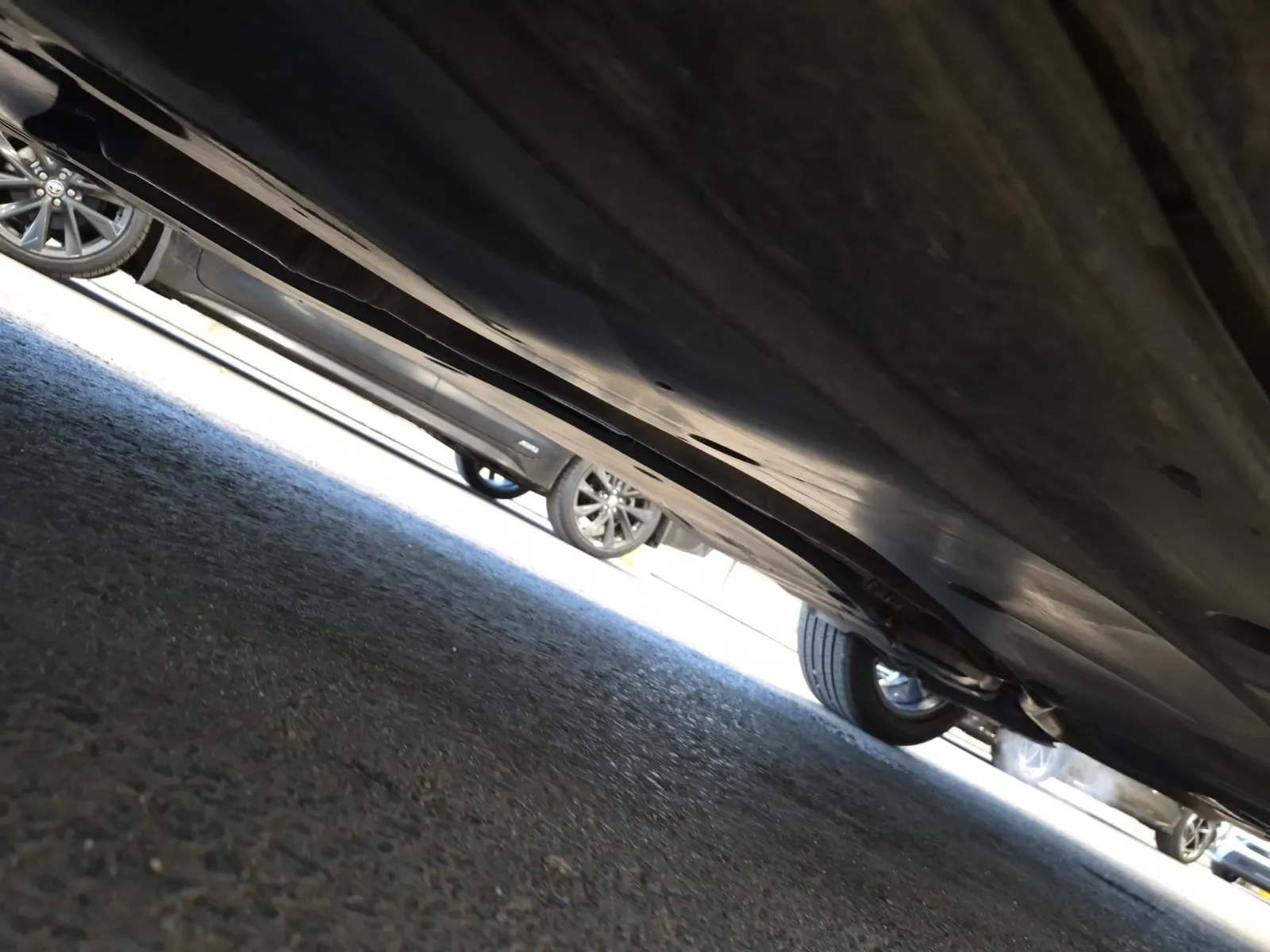 Undercarriage - Driver Photo
