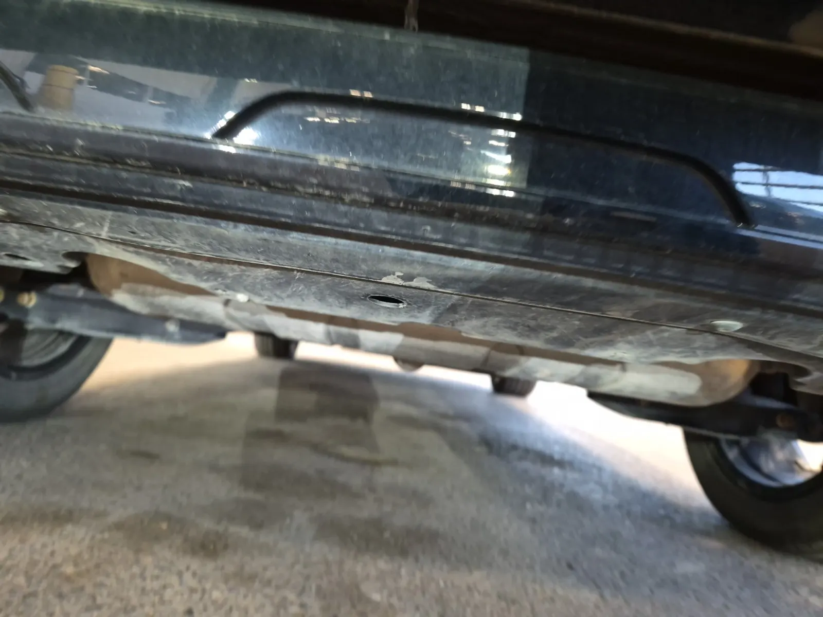 Undercarriage - Rear Photo