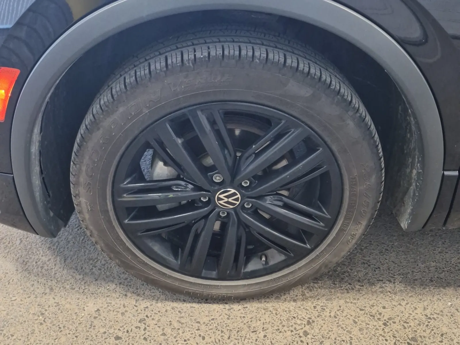 Front driver wheel/tire photo
