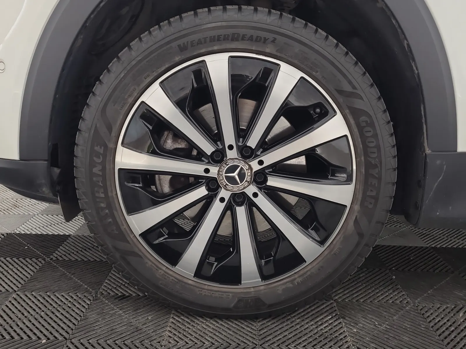 Front driver wheel/tire photo