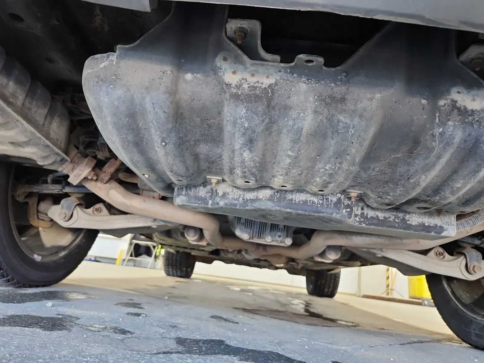 Undercarriage - Rear Photo