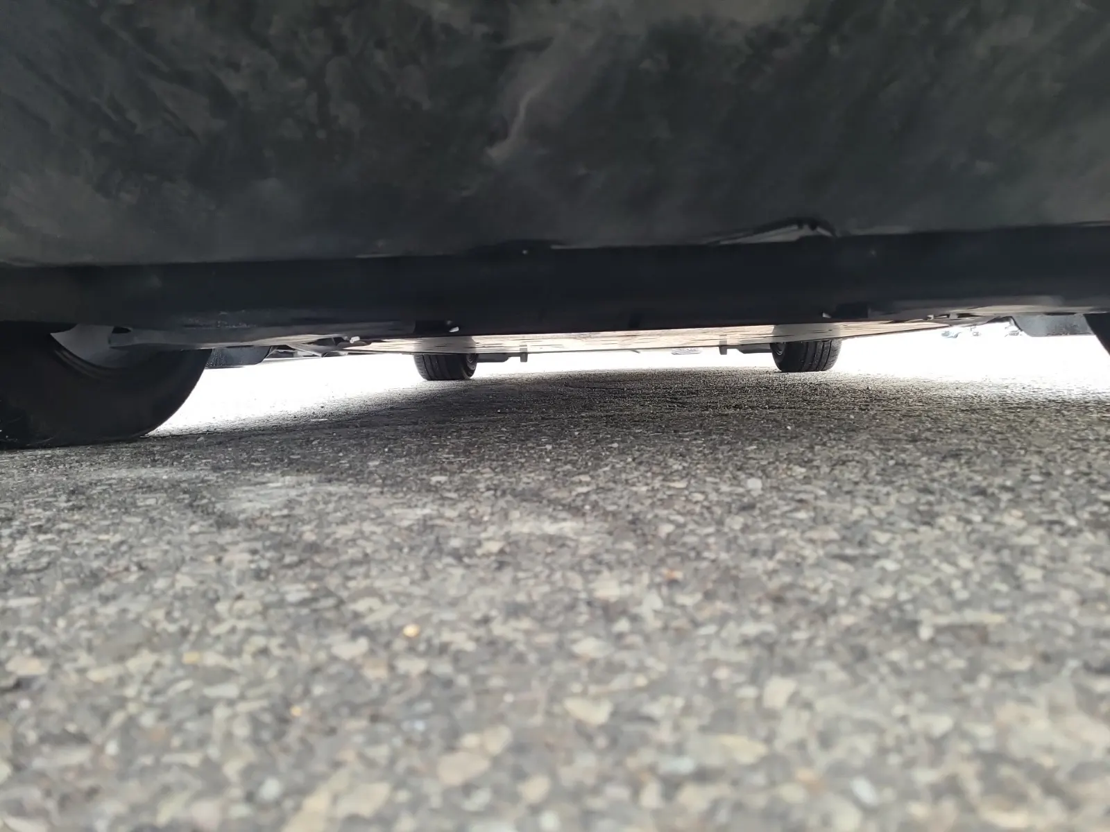 Undercarriage - Rear Photo
