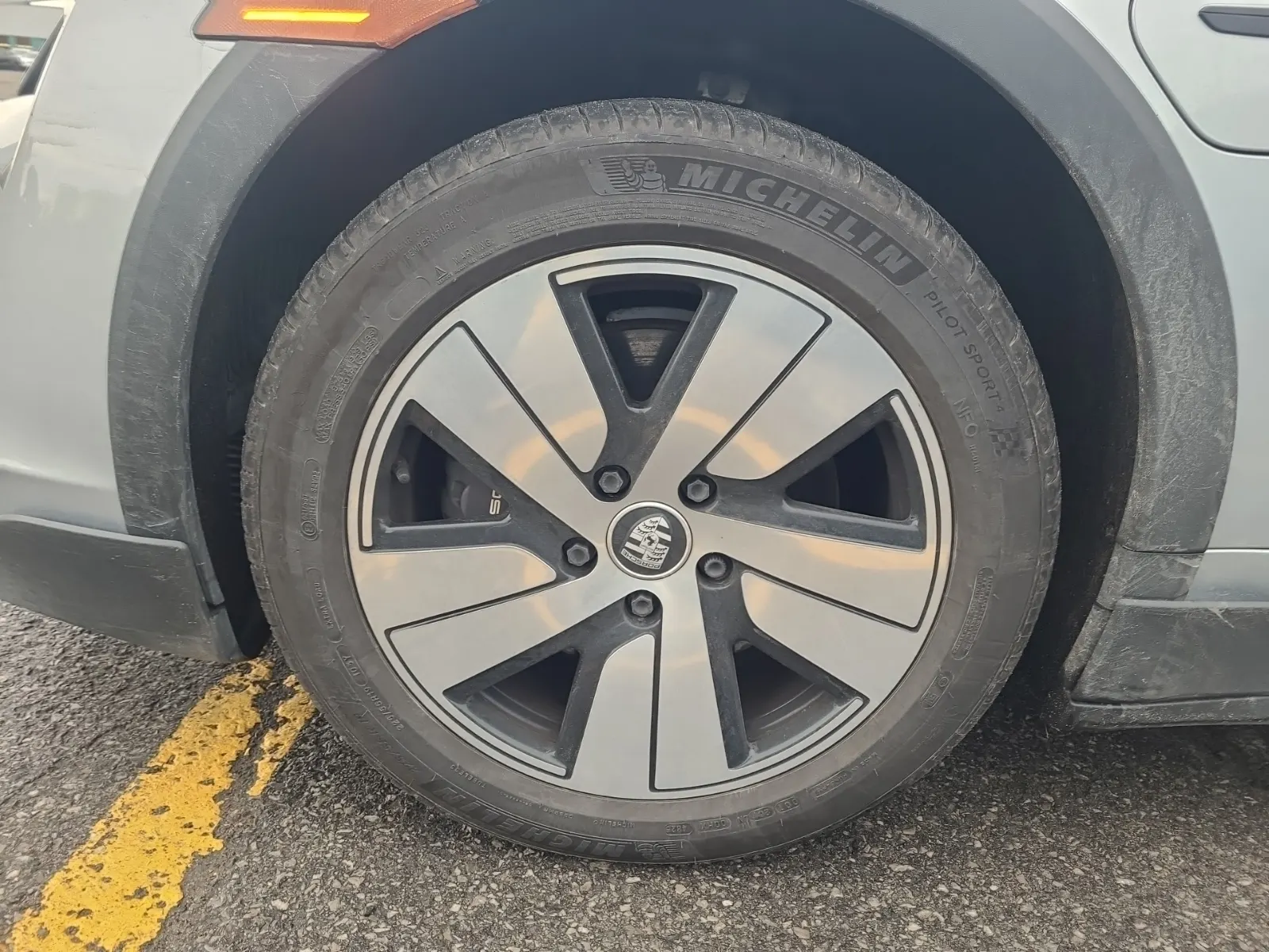Front driver wheel/tire photo