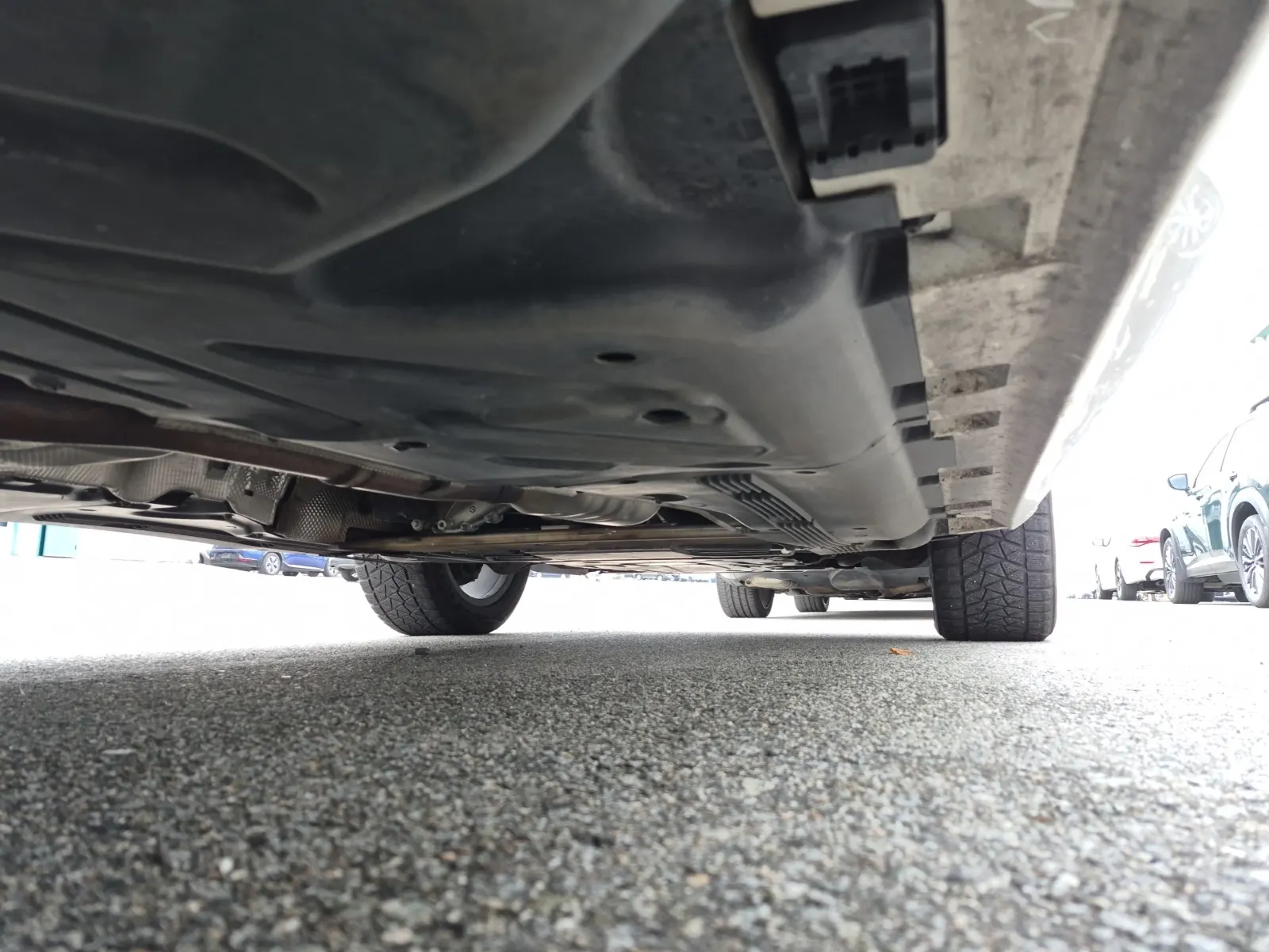 Undercarriage - Passenger Photo