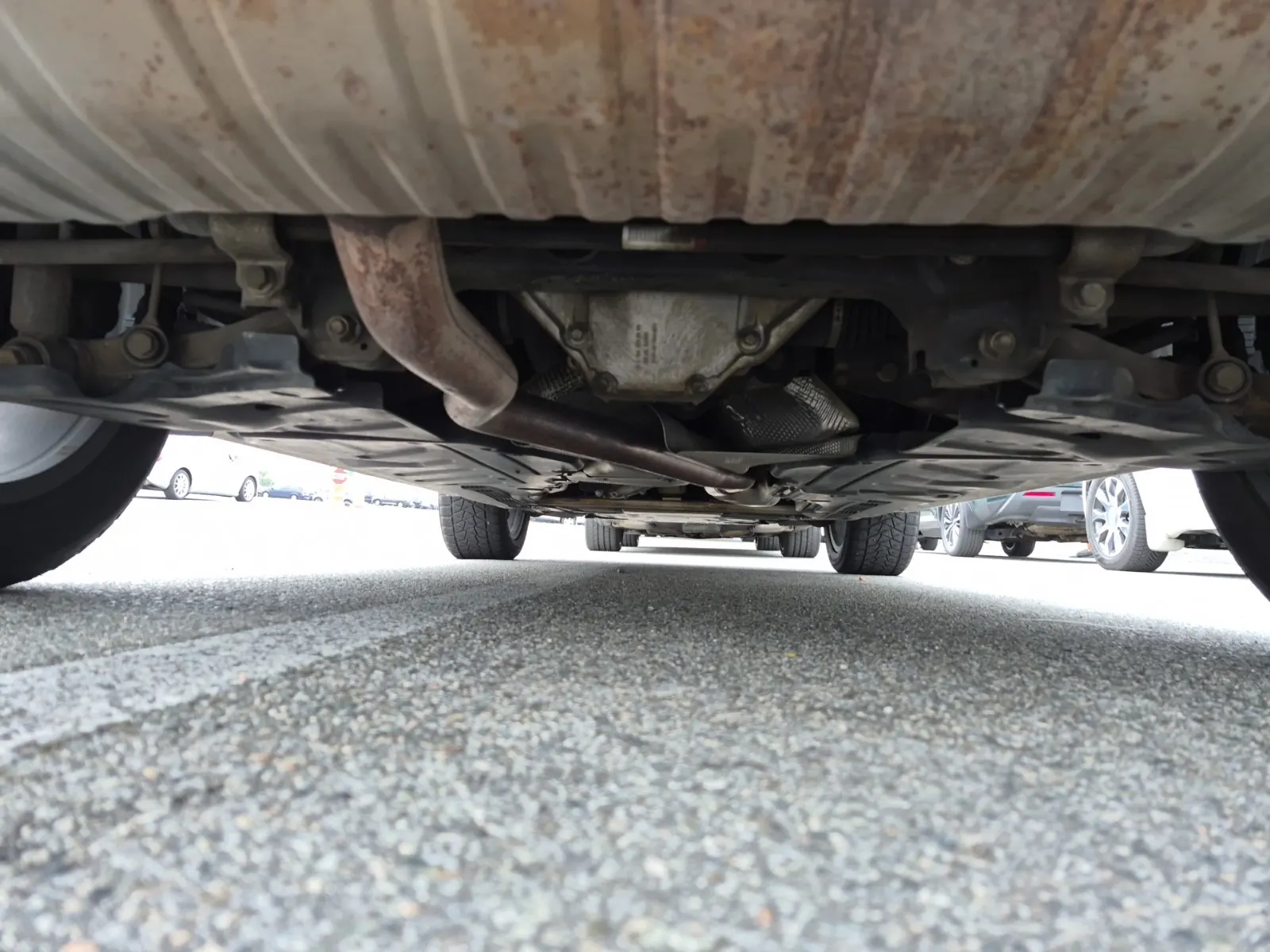 Undercarriage - Rear Photo