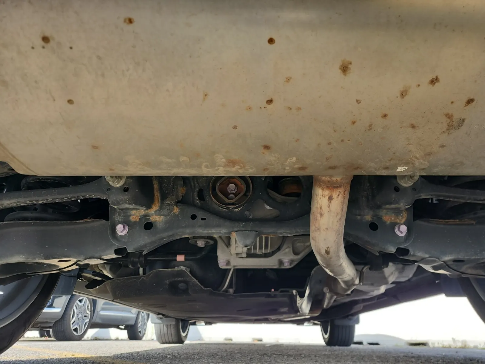 Undercarriage - Rear Photo