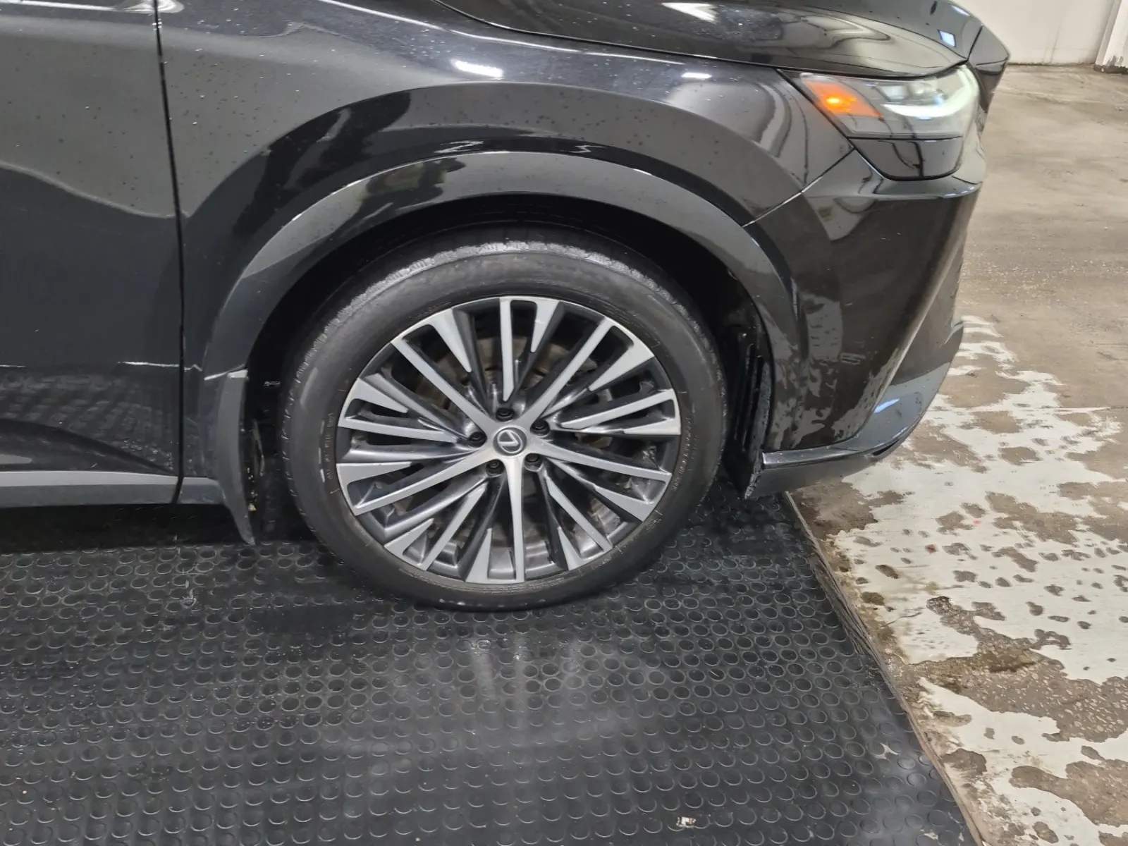 Right Front Wheel/Tire Photo