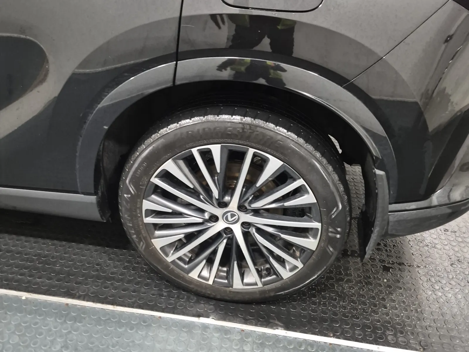 Left Rear Wheel/Tire Photo