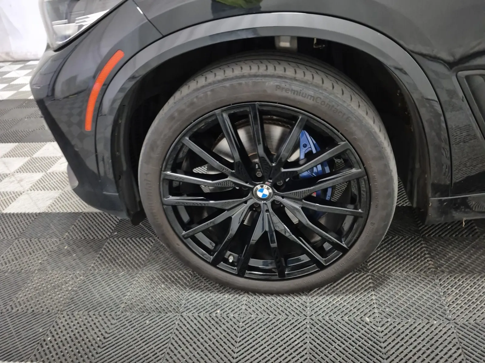 Front driver wheel/tire photo