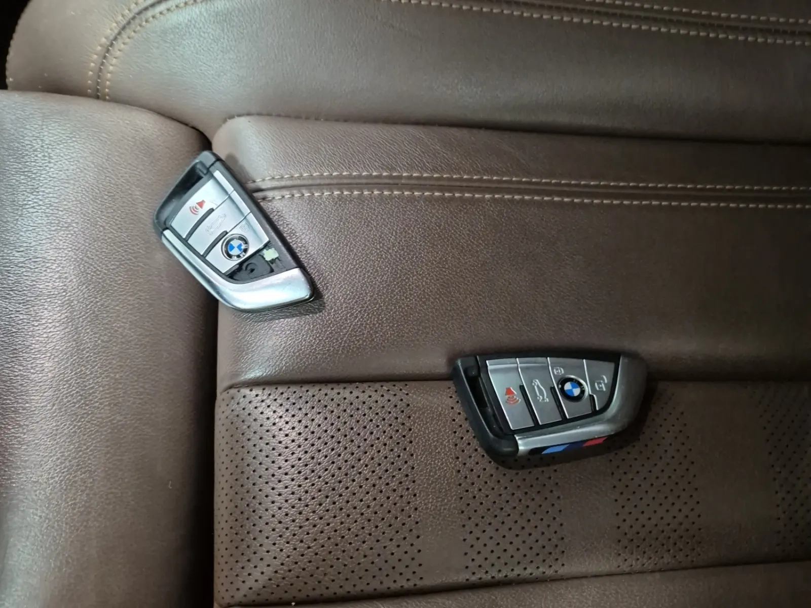 Keys/Fobs/Manual Photo