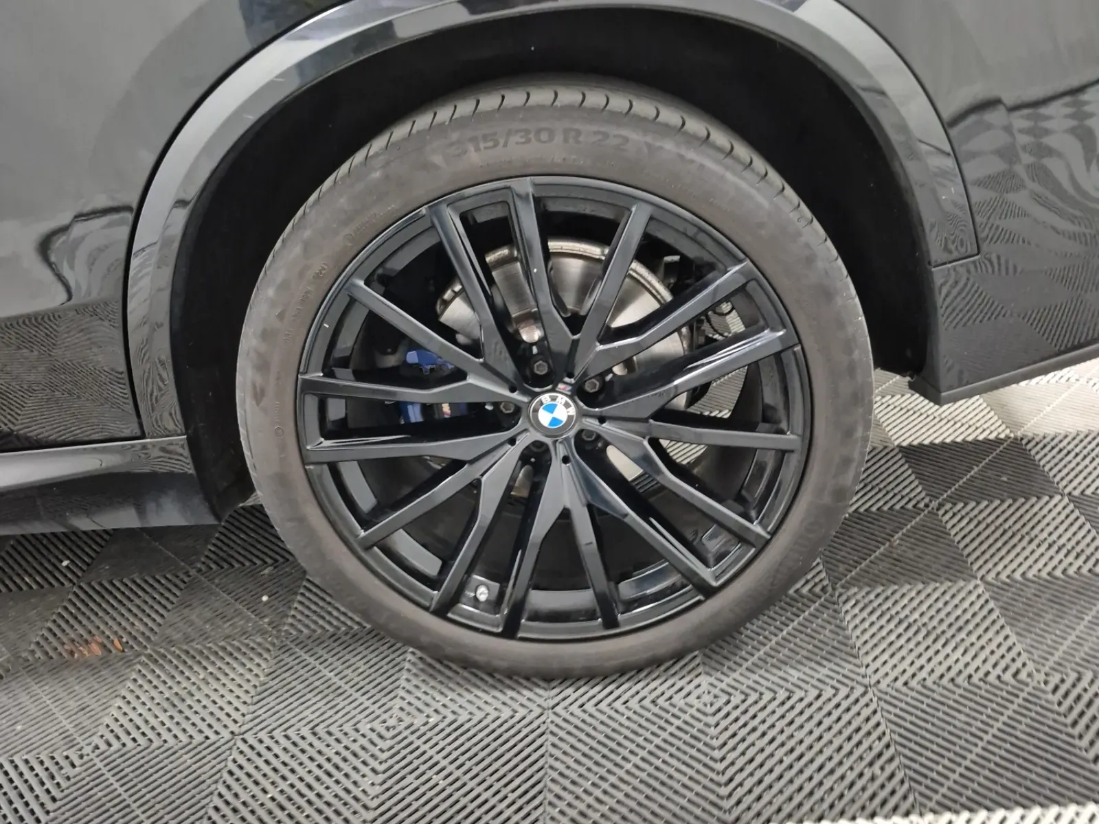 Left Rear Wheel/Tire Photo