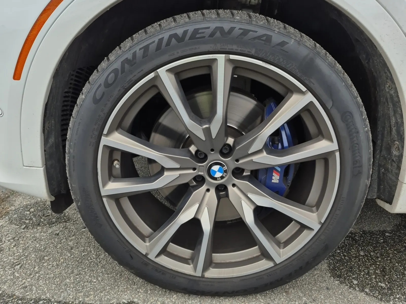 Front driver wheel/tire photo