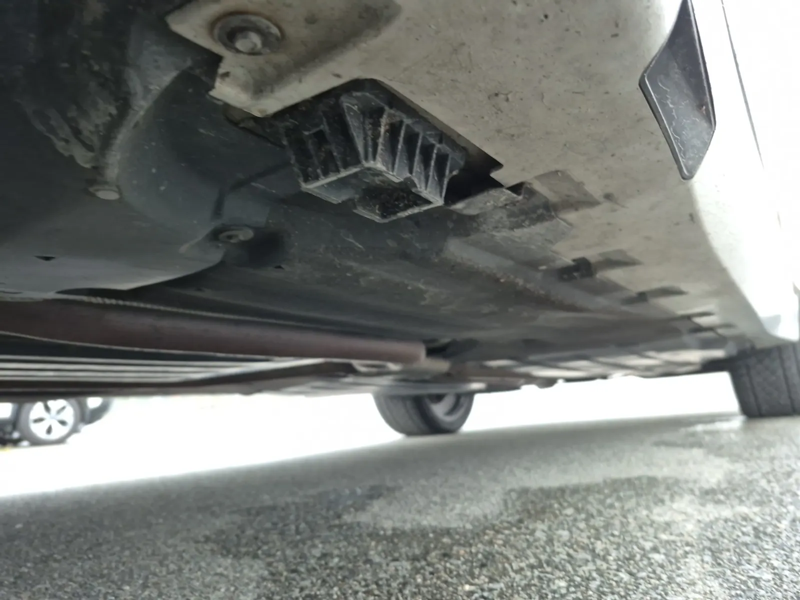 Undercarriage - Driver Photo