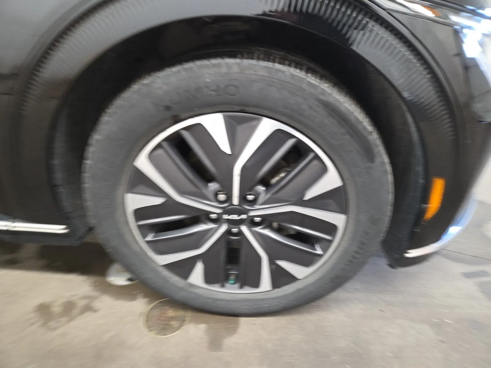 Right Front Wheel/Tire Photo