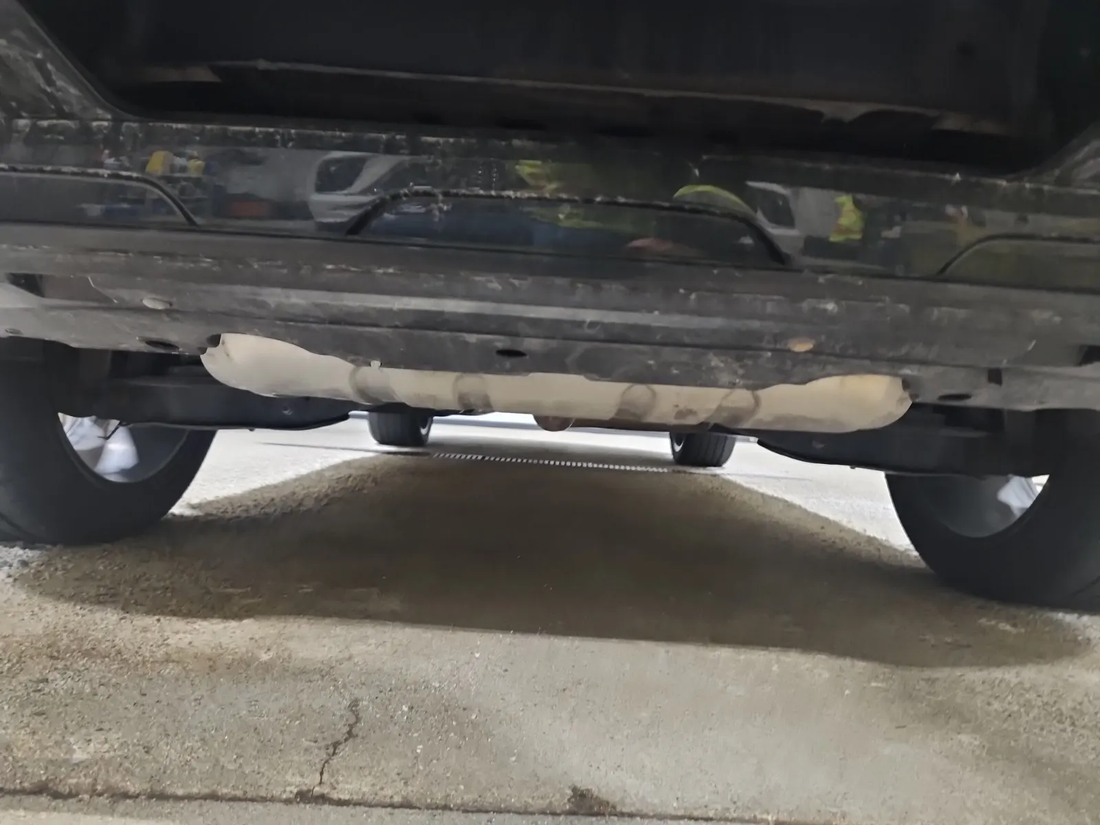 Undercarriage - Rear Photo