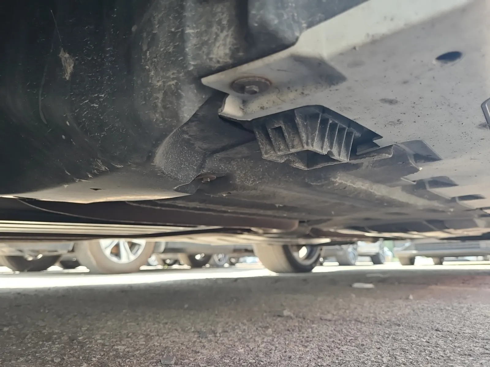 Undercarriage - Driver Photo