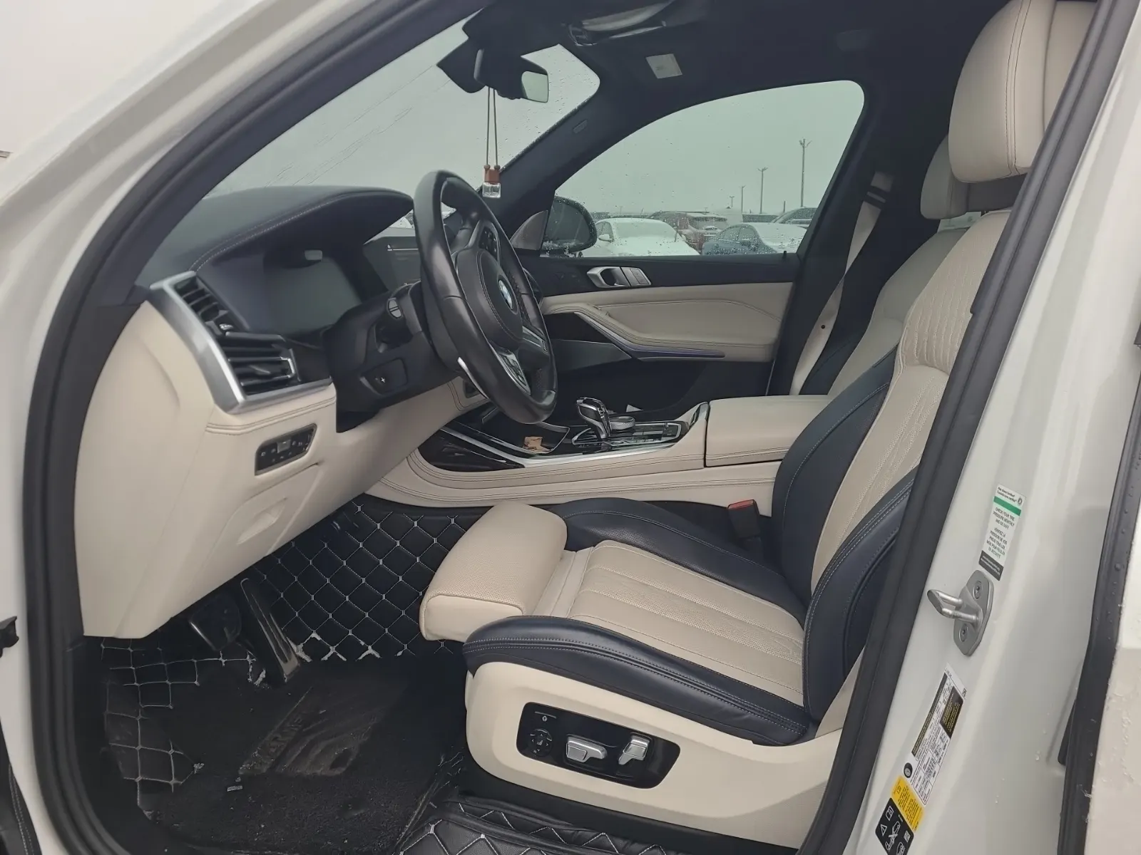 Front Interior Photo