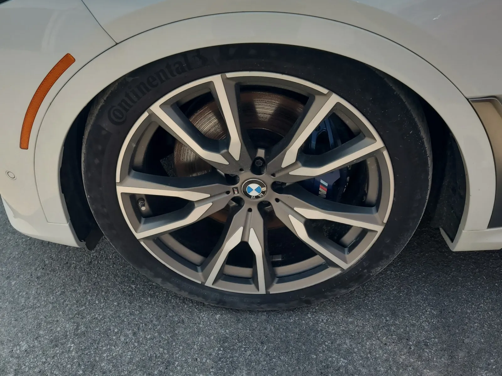 Front driver wheel/tire photo