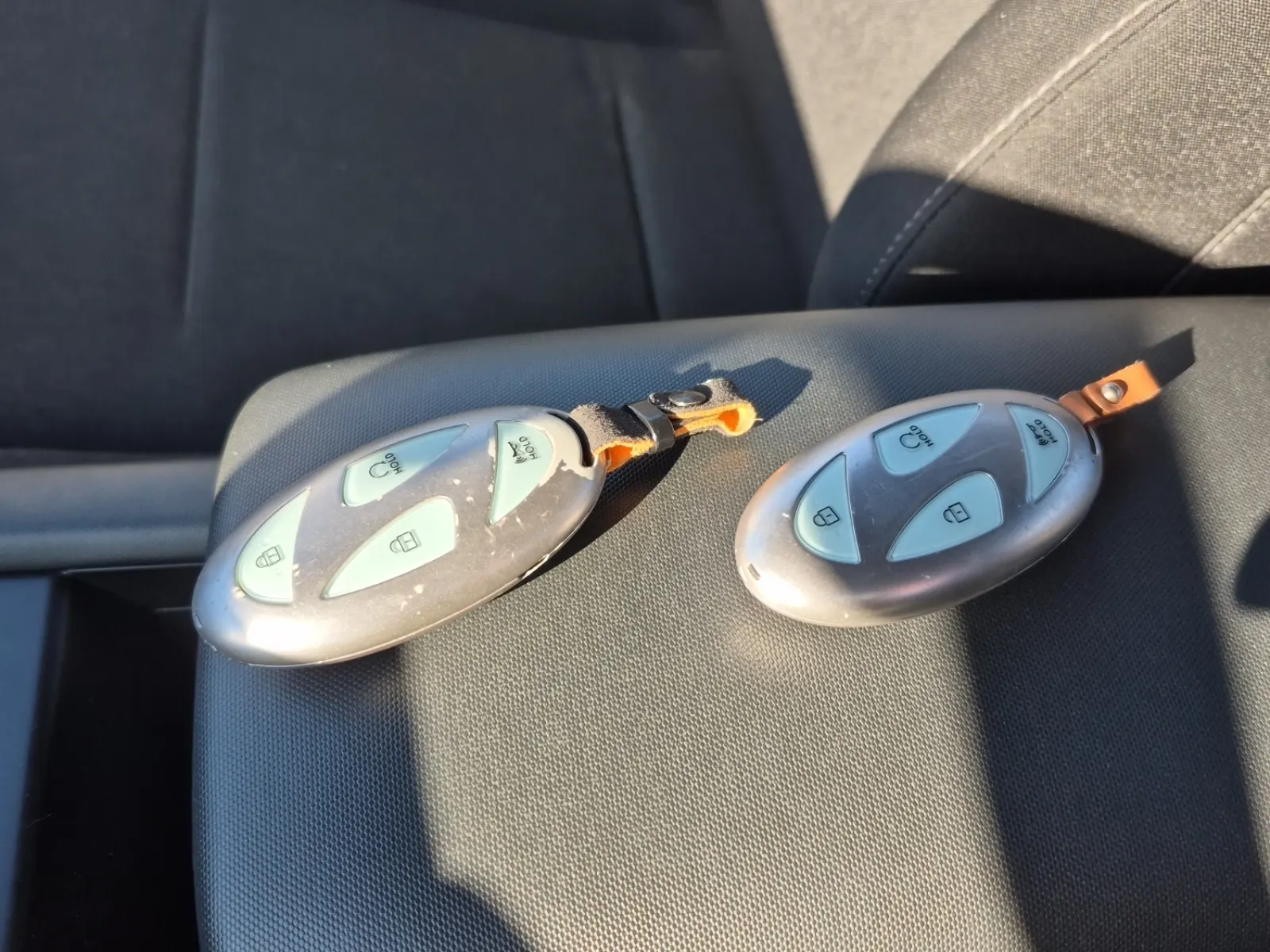 Keys/Fobs/Manual Photo