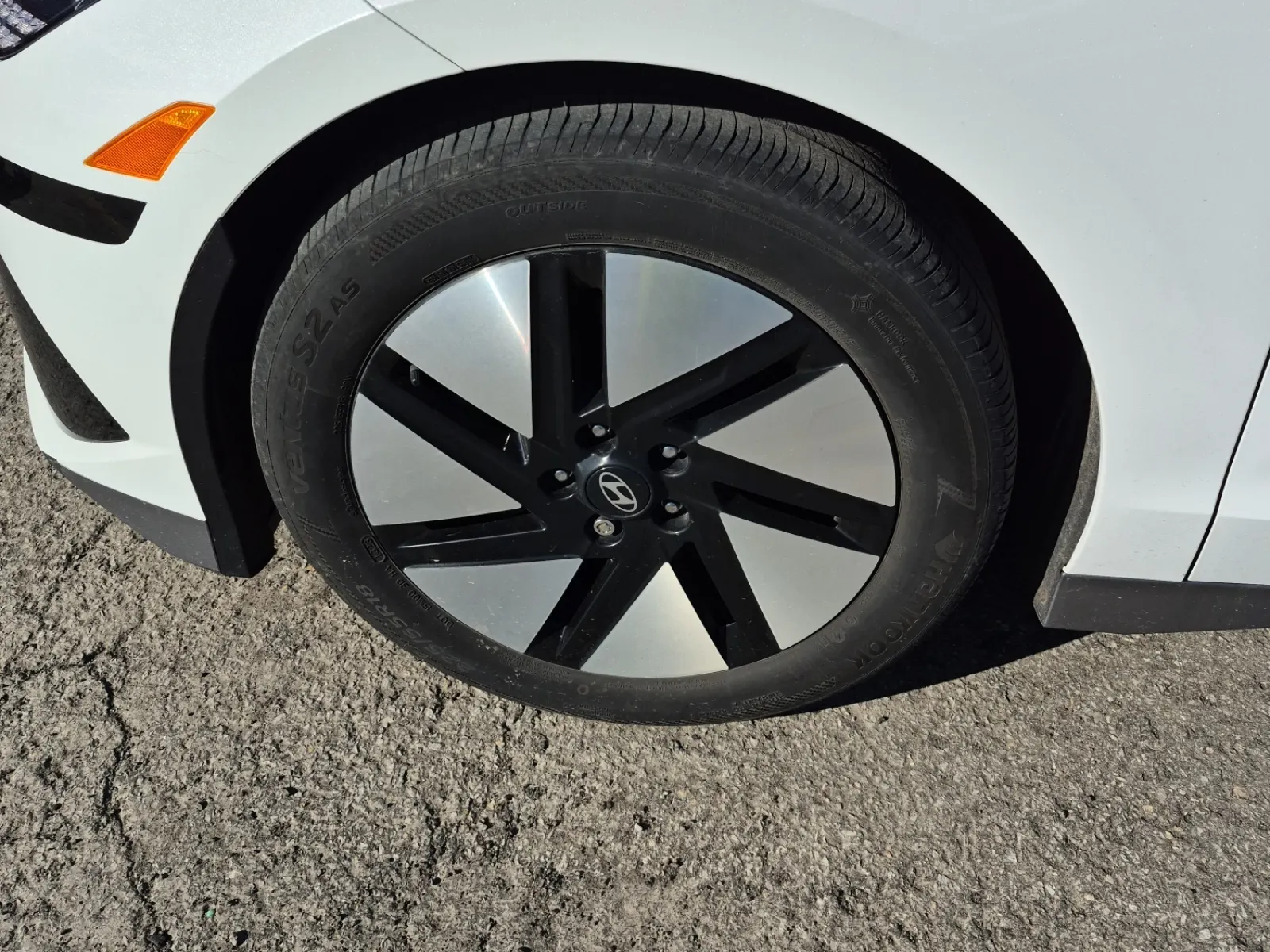 Front driver wheel/tire photo
