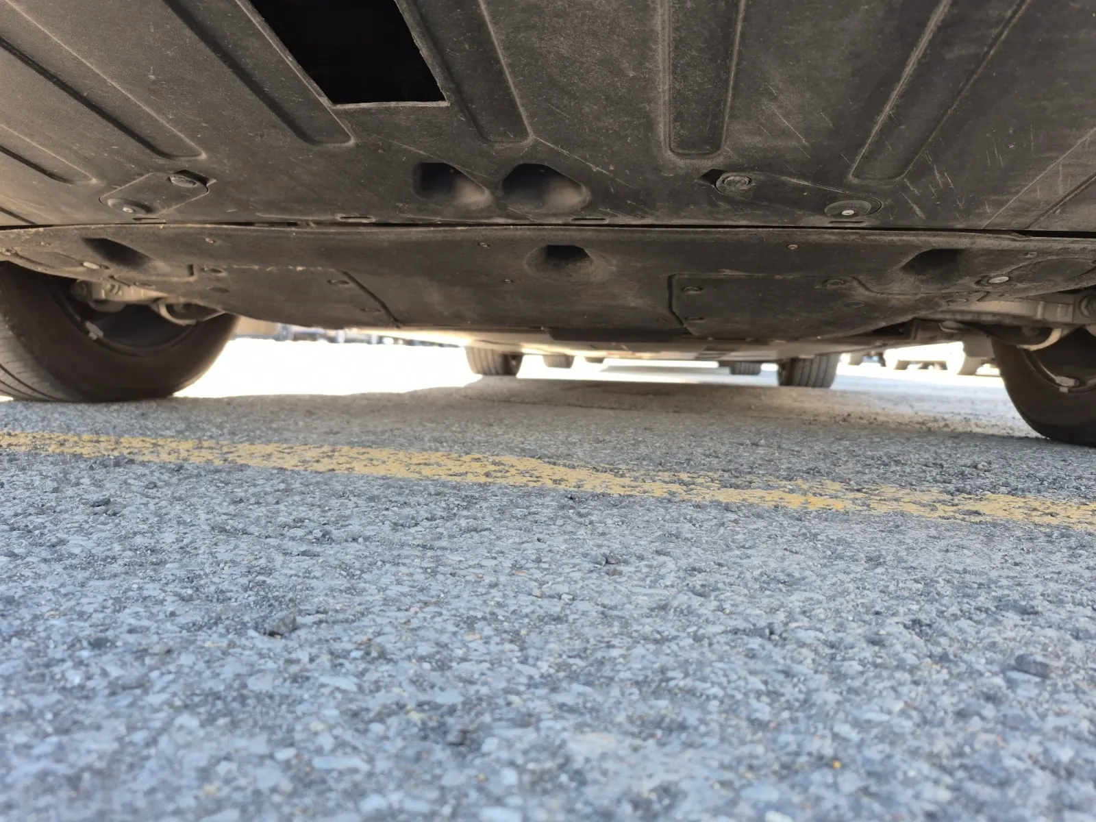 Undercarriage - Rear Photo