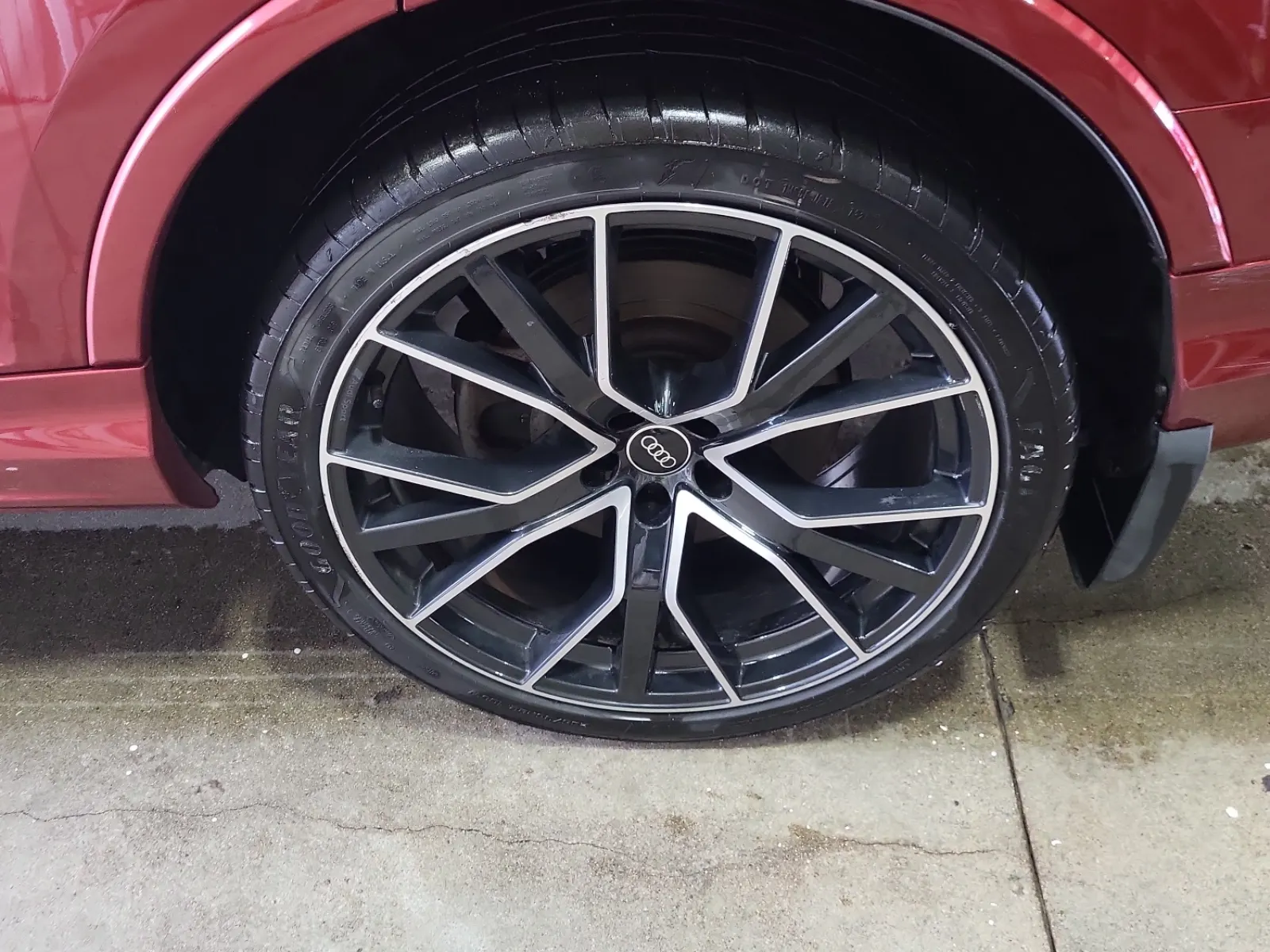 Left Rear Wheel/Tire Photo