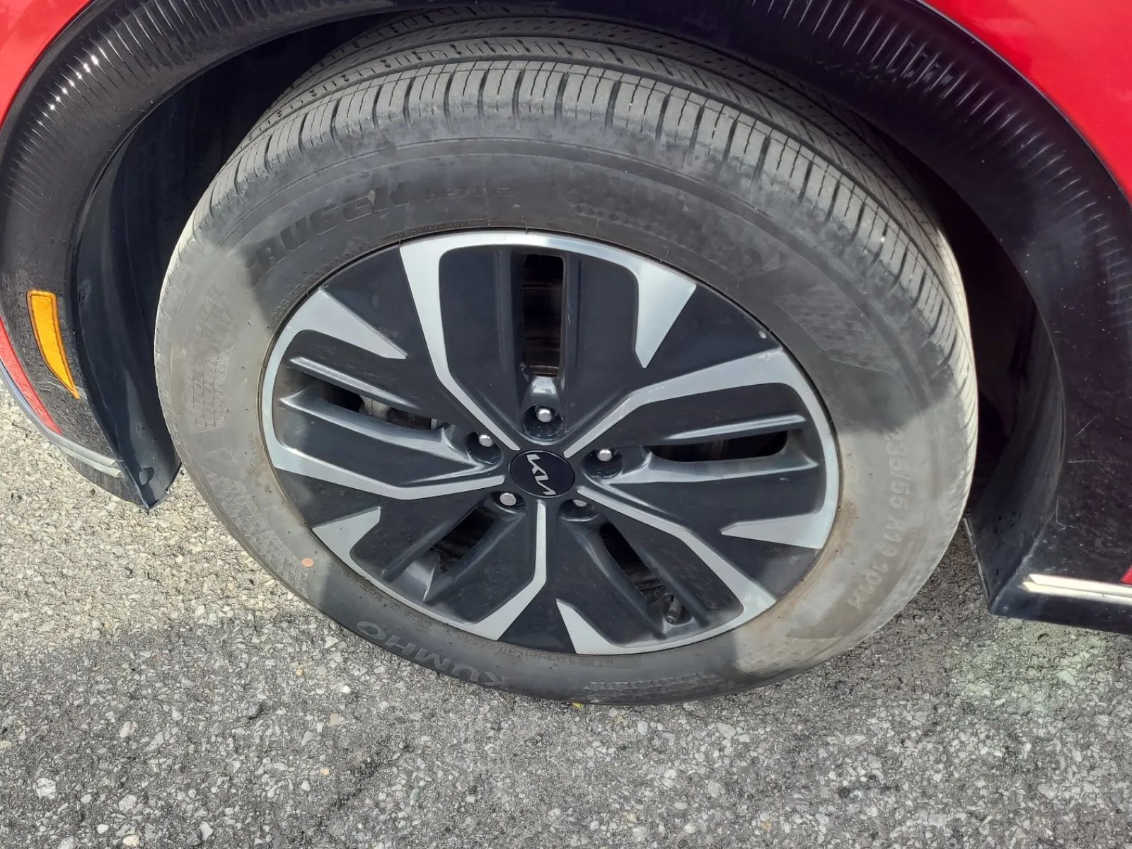 Front driver wheel/tire photo