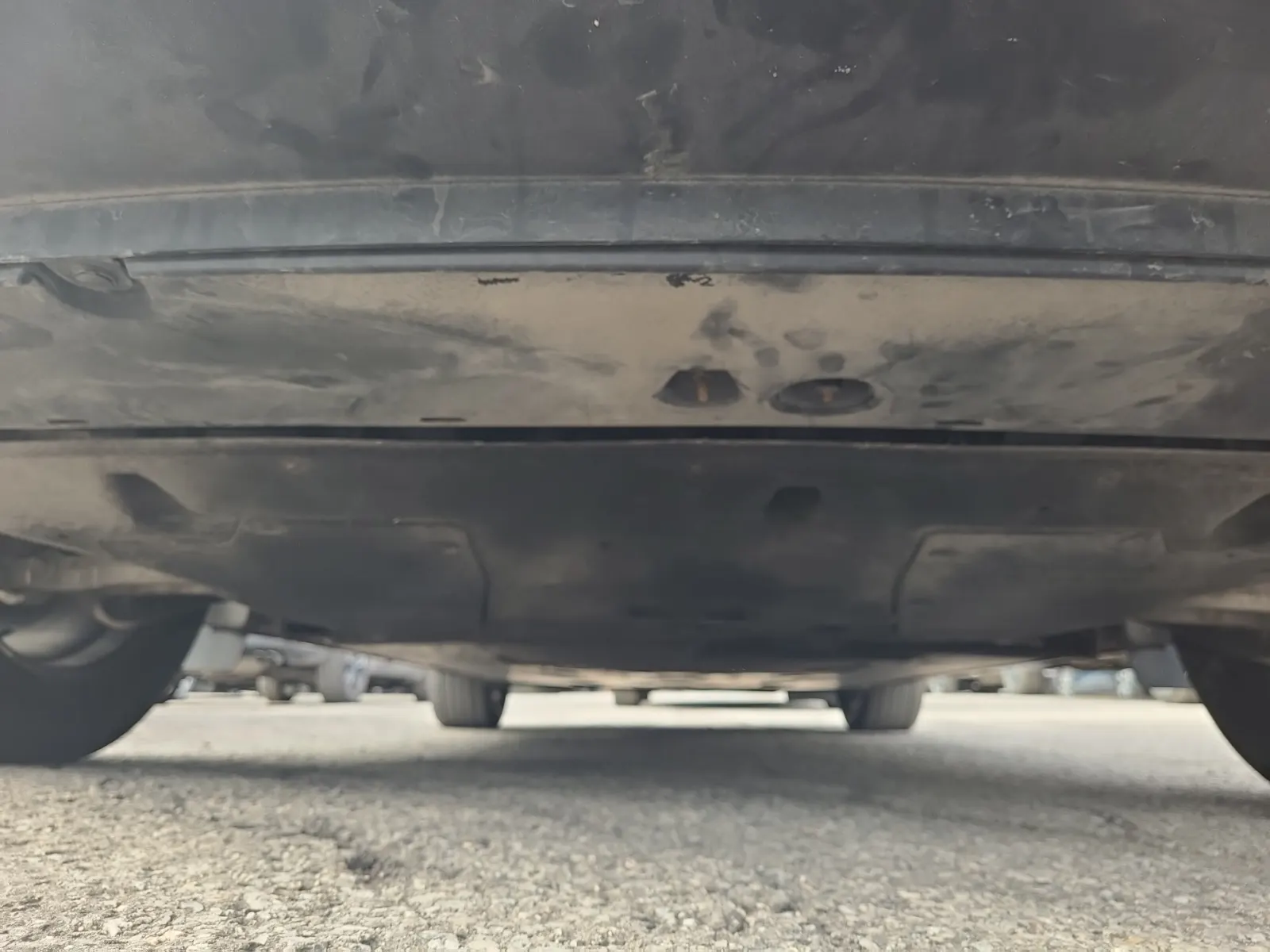 Undercarriage - Rear Photo