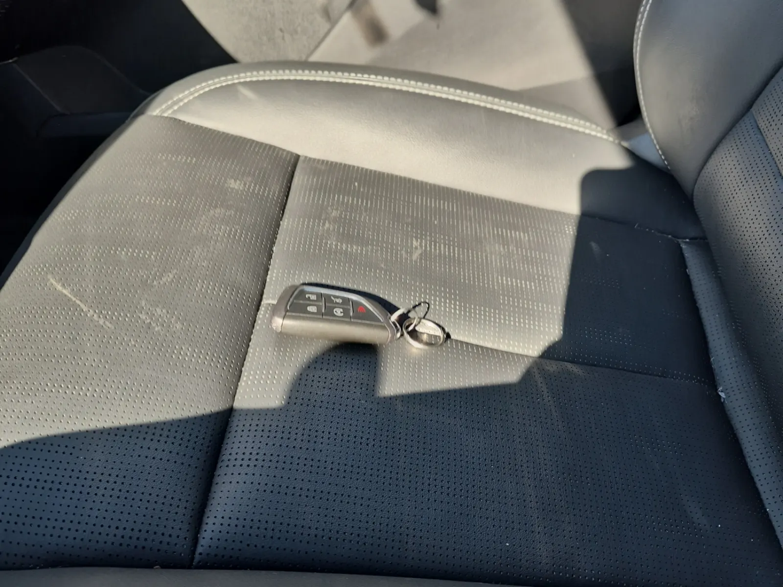 Keys/Fobs/Manual Photo