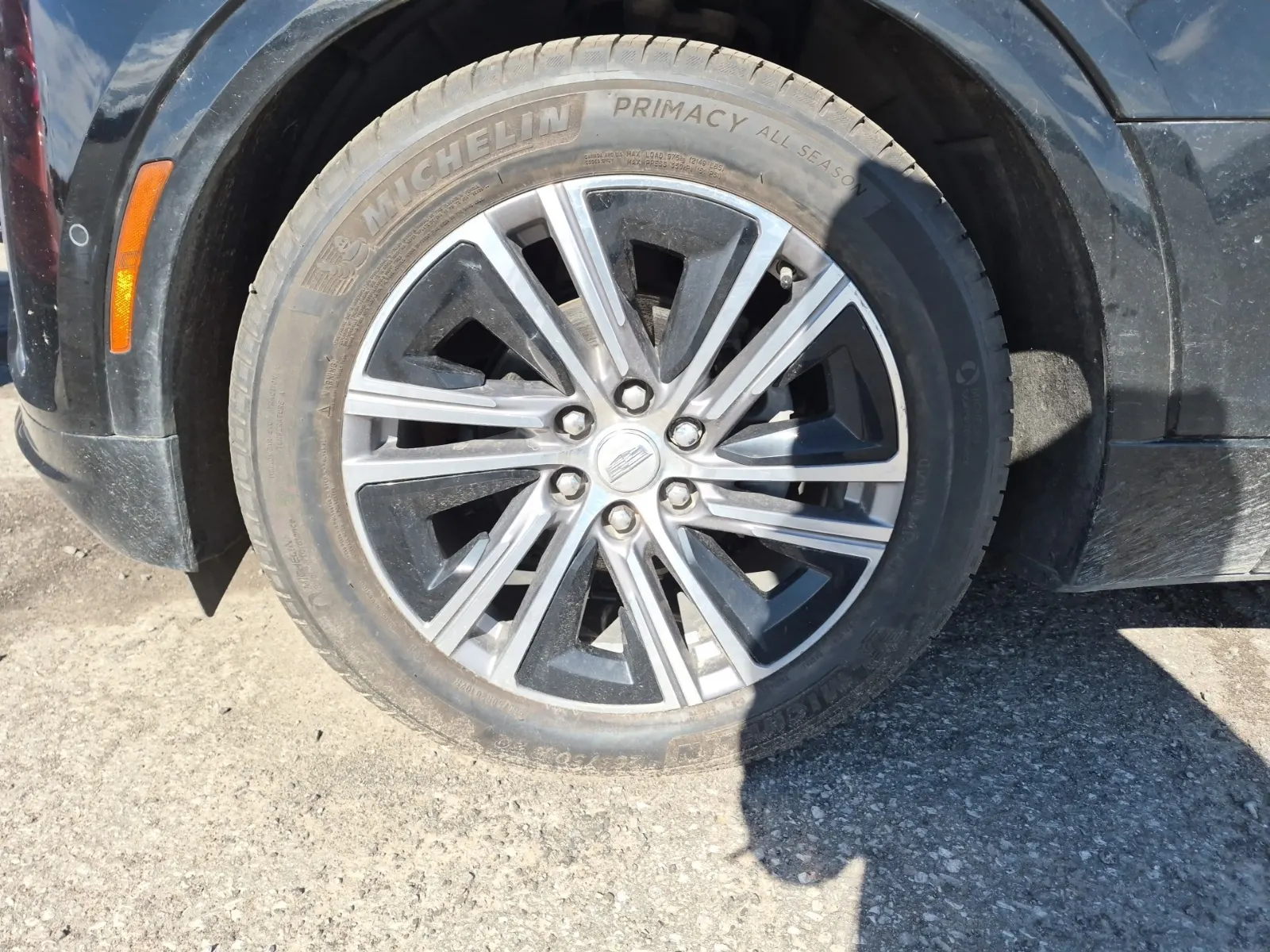Front driver wheel/tire photo