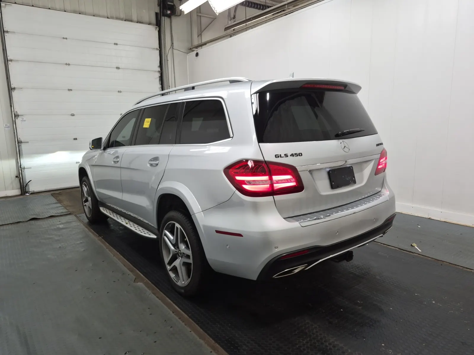 Driver Rear 3/4 Photo
