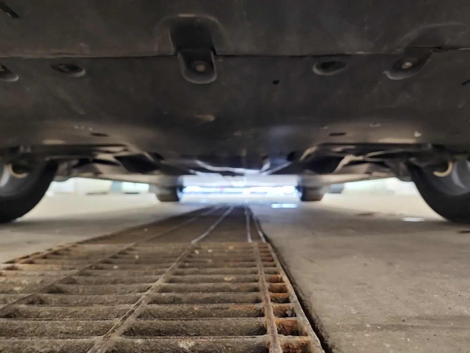 Undercarriage - Rear Photo