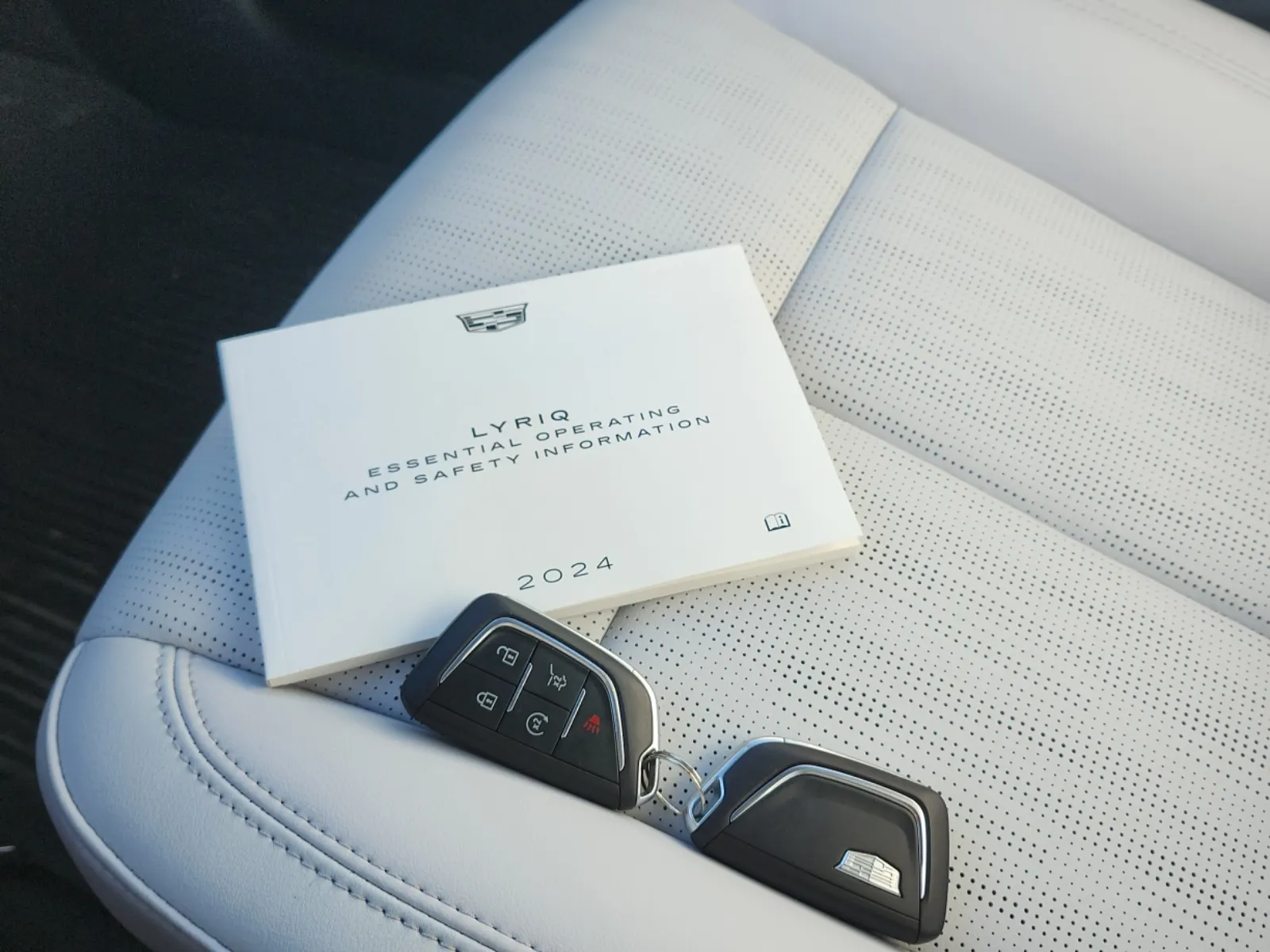Keys/Fobs/Manual Photo