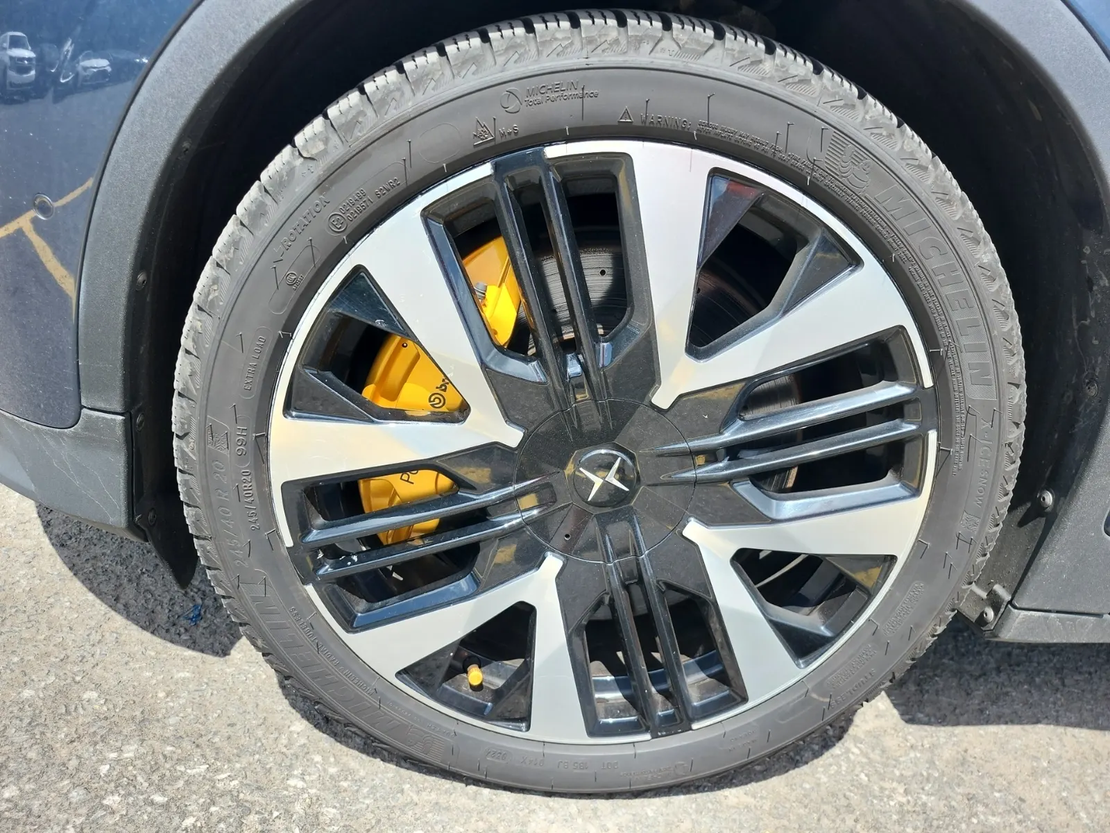 Front driver wheel/tire photo