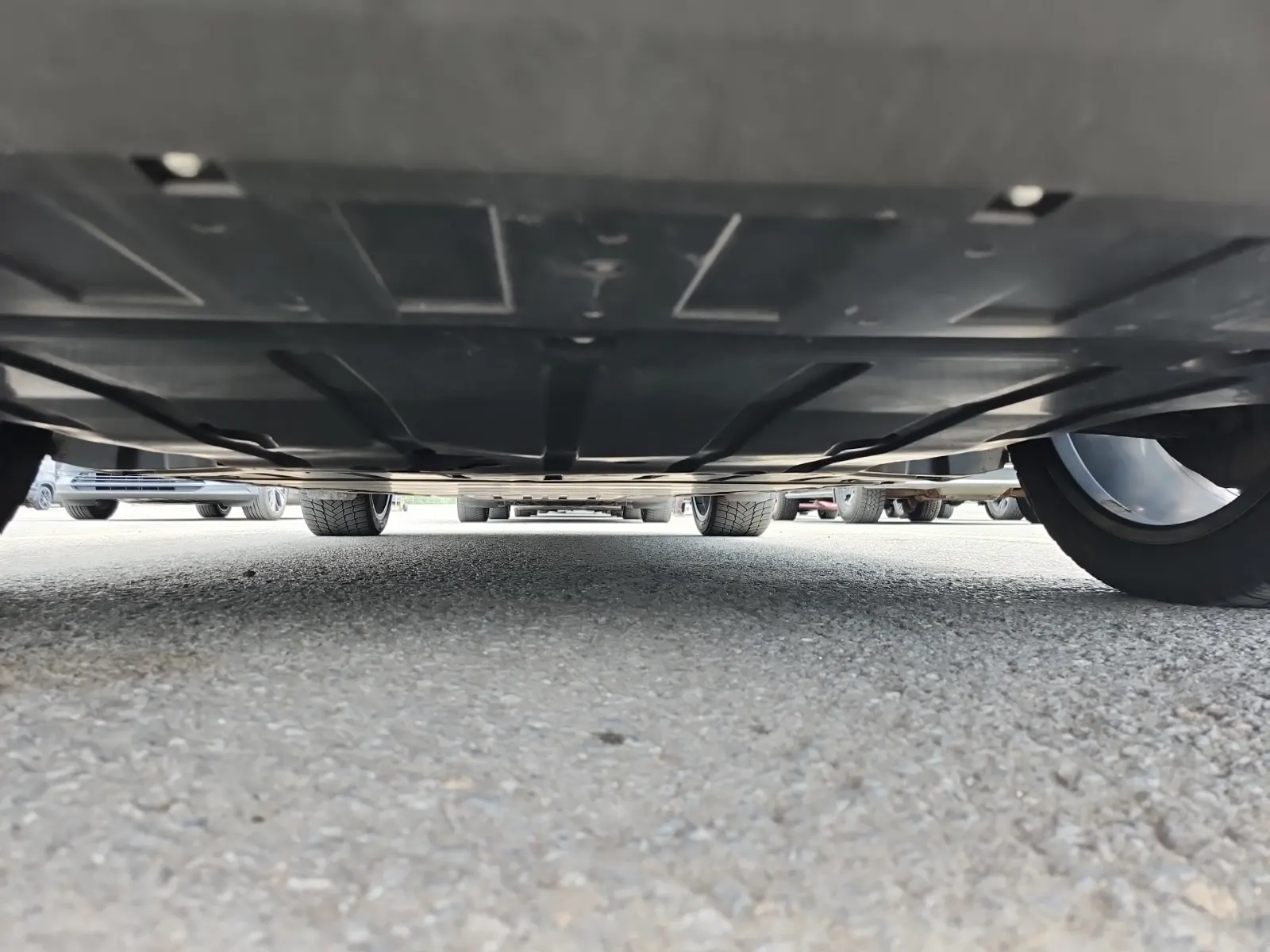 Undercarriage - Front Photo