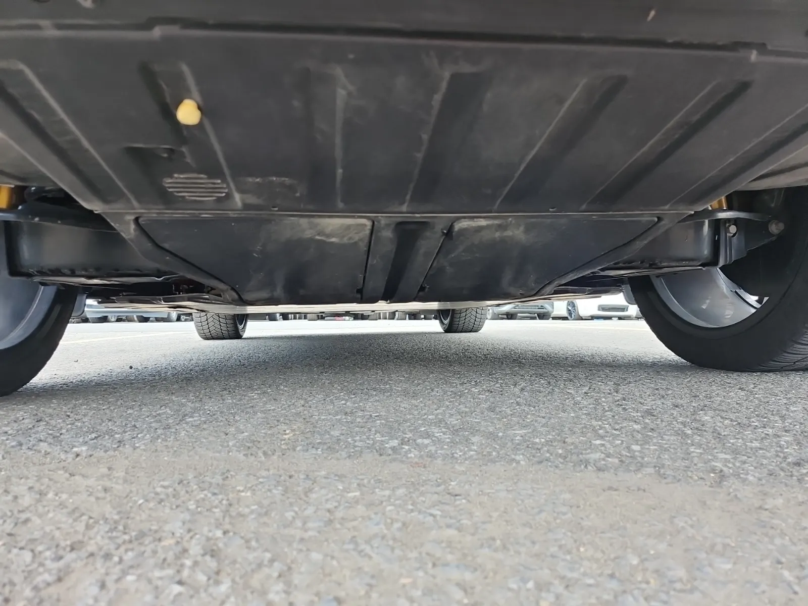 Undercarriage - Rear Photo