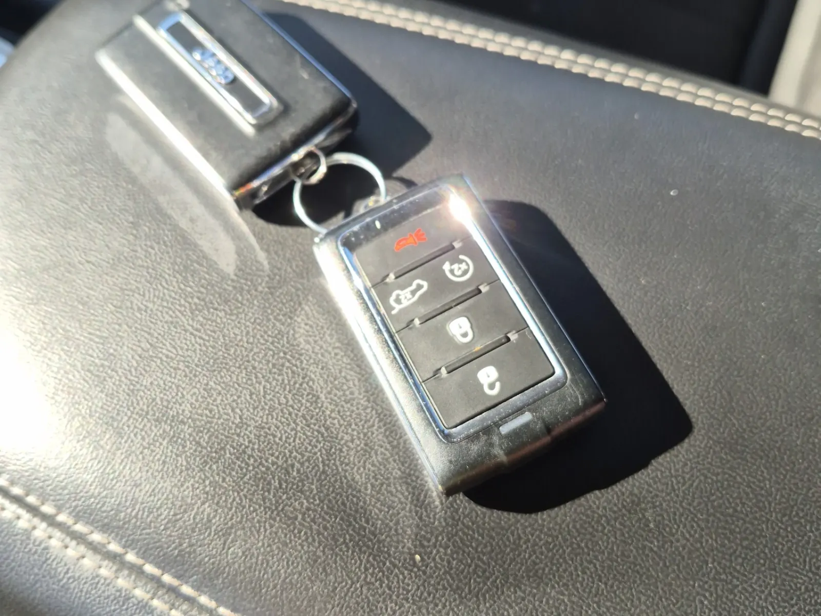Keys/Fobs/Manual Photo