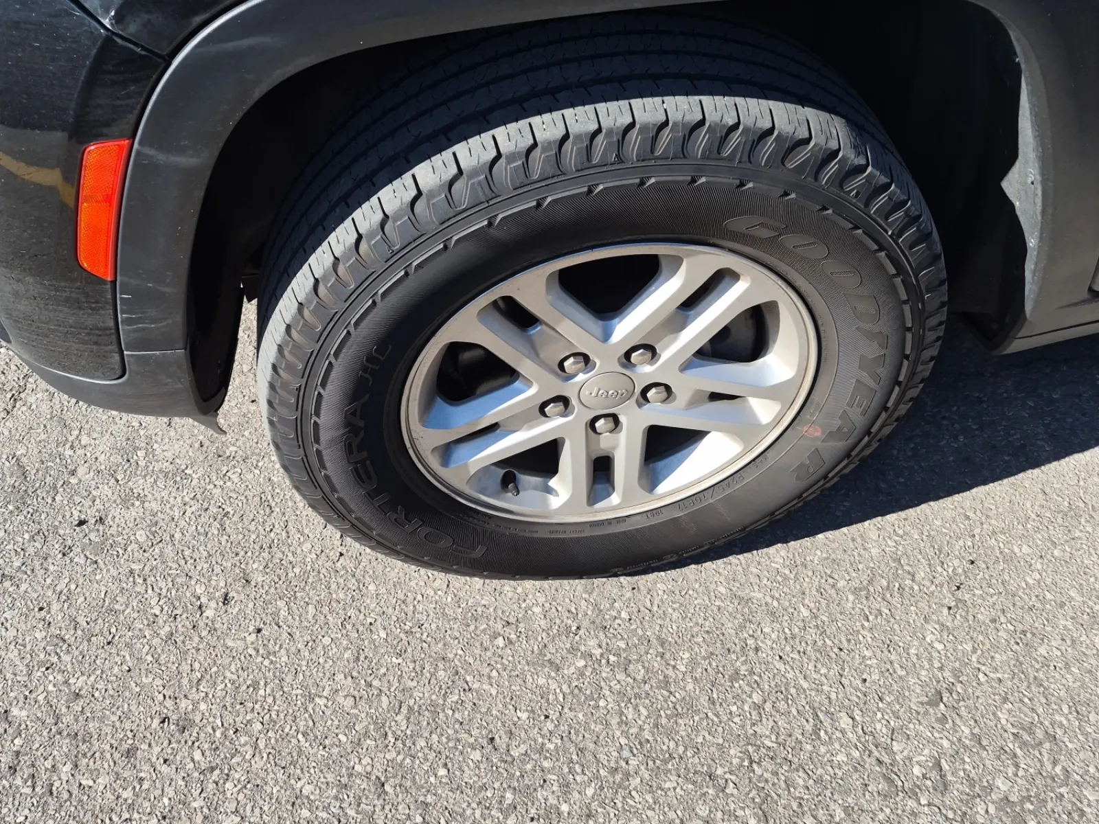 Front driver wheel/tire photo
