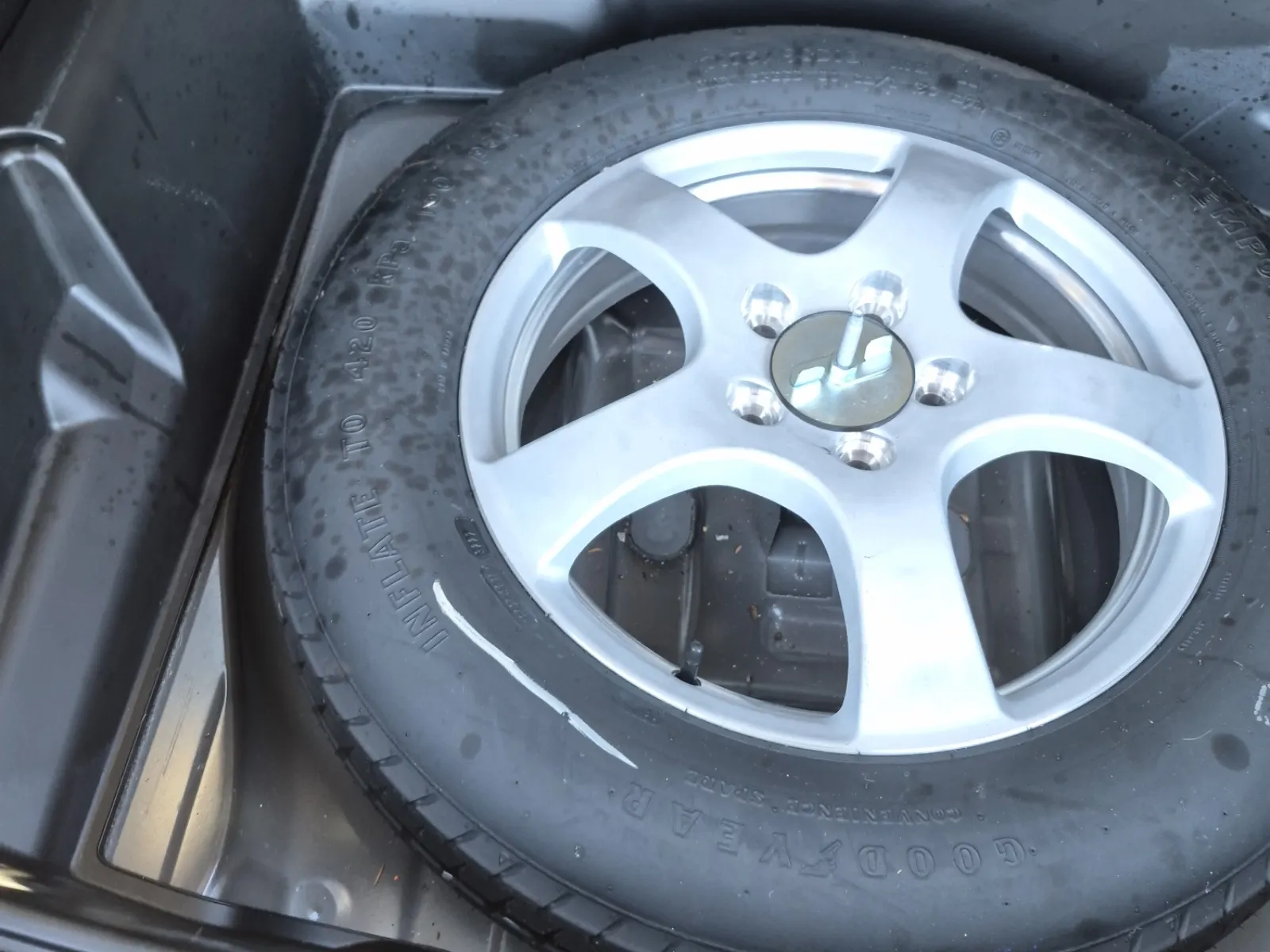 Spare Tire & Wheel Photo