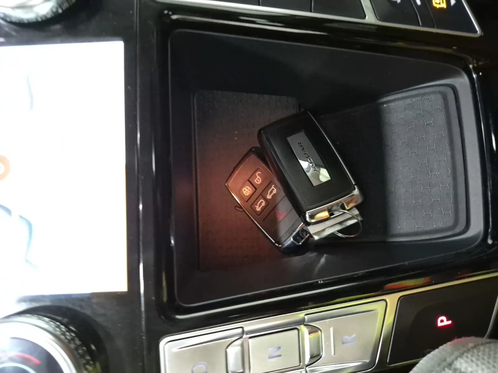 Keys/Fobs/Manual Photo