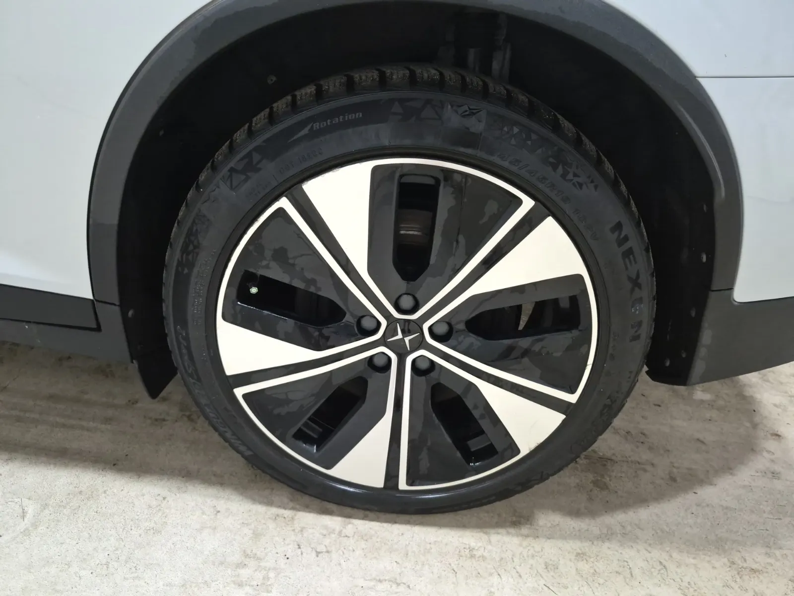 Left Rear Wheel/Tire Photo