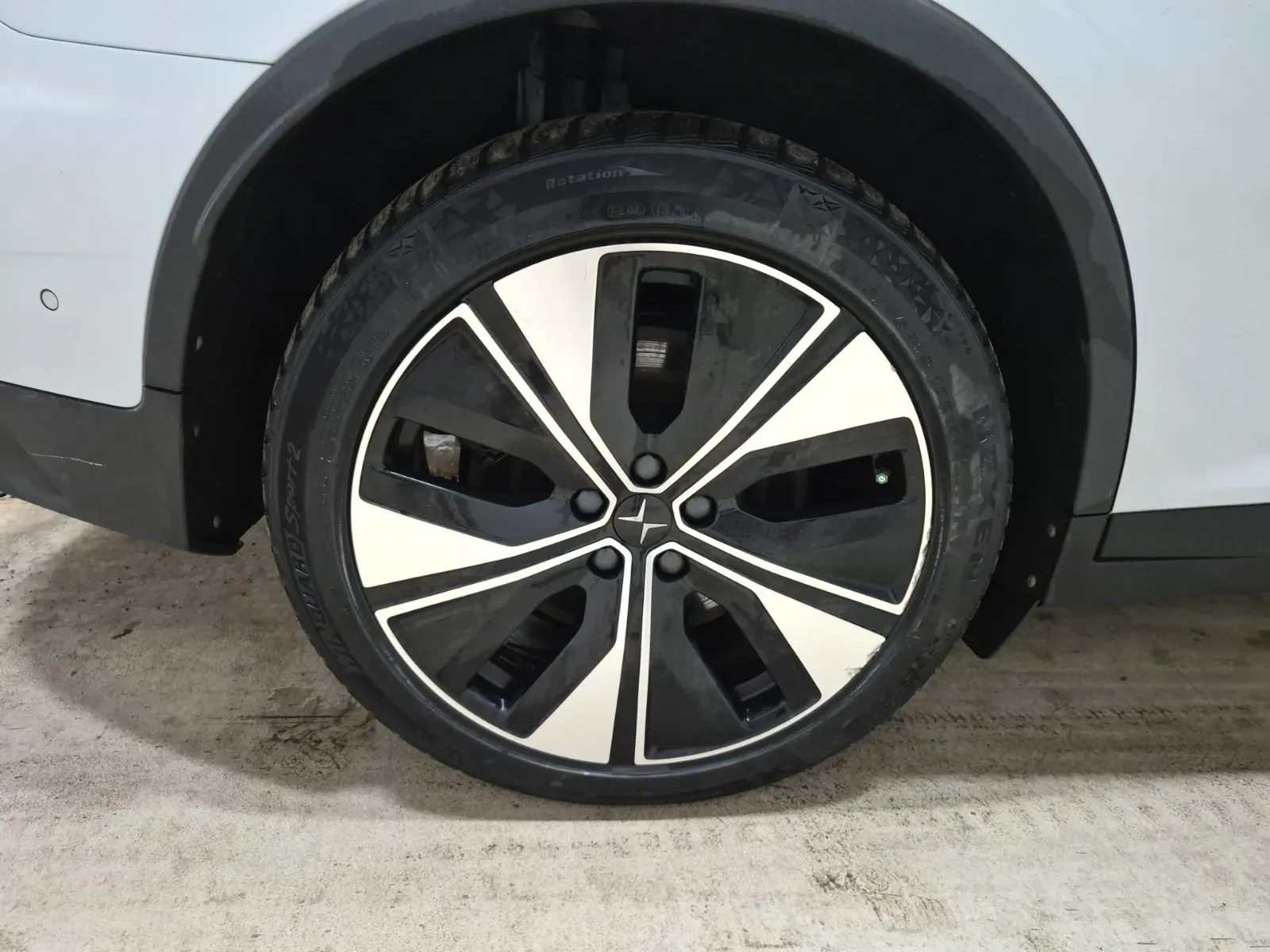 Right Rear Wheel/Tire Photo