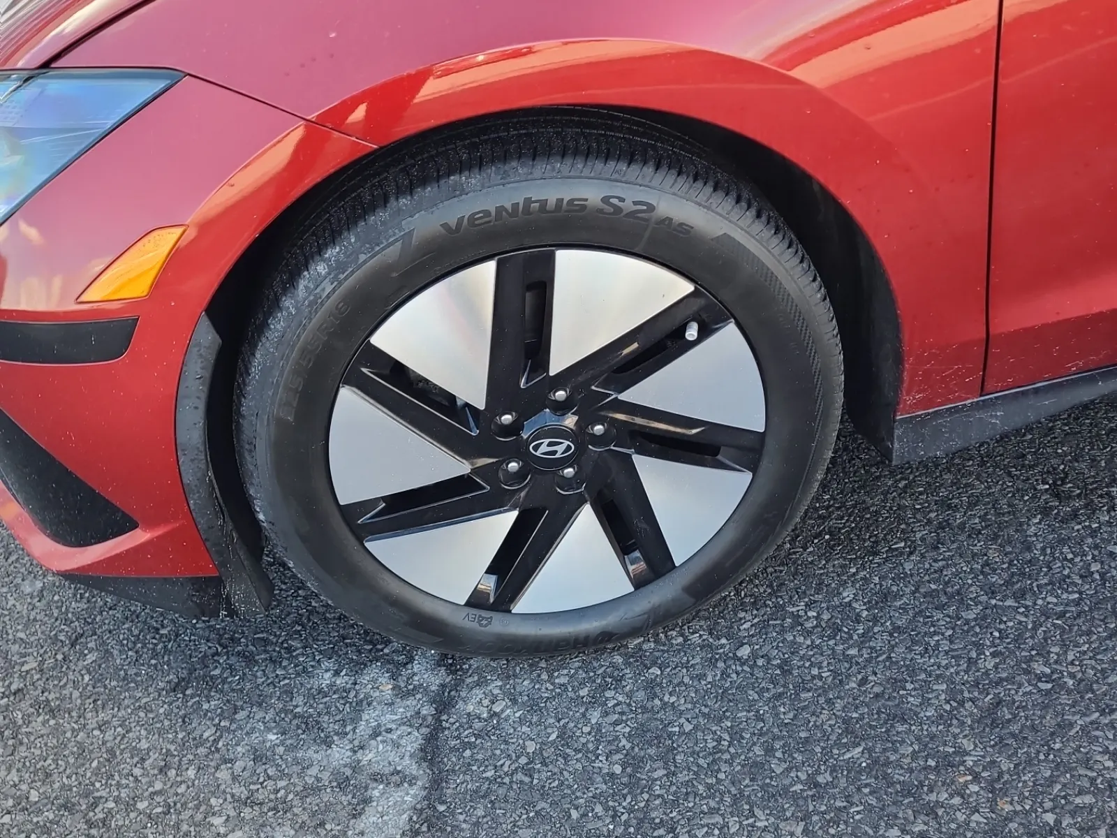 Front driver wheel/tire photo