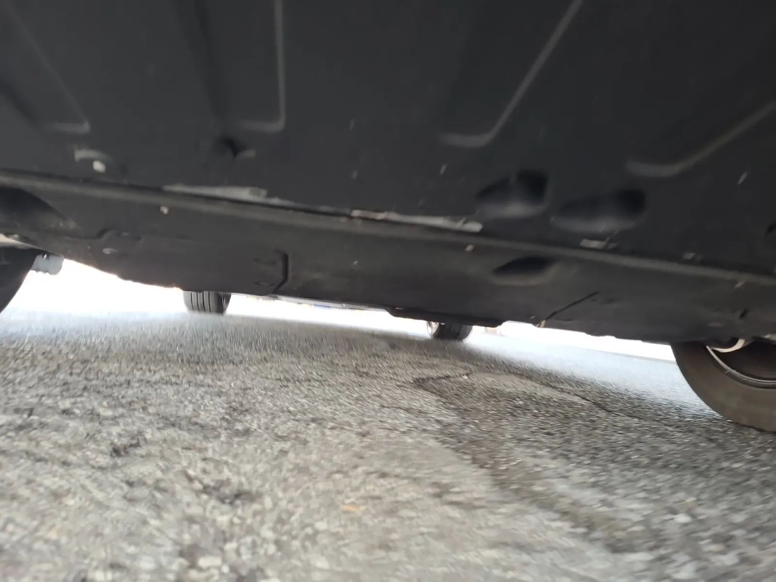Undercarriage - Rear Photo