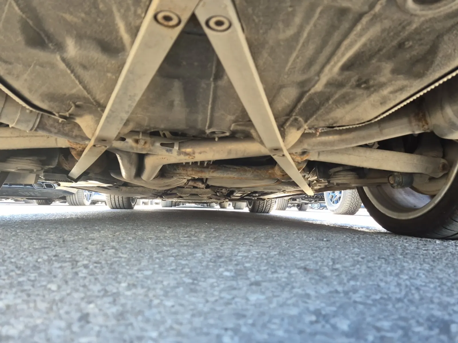 Undercarriage - Rear Photo