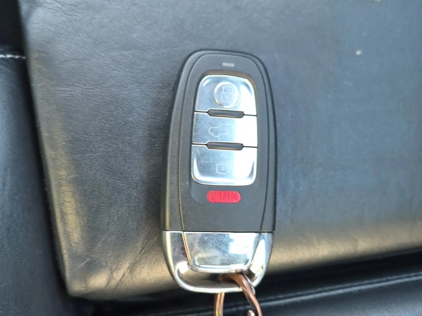 Keys/Fobs/Manual Photo