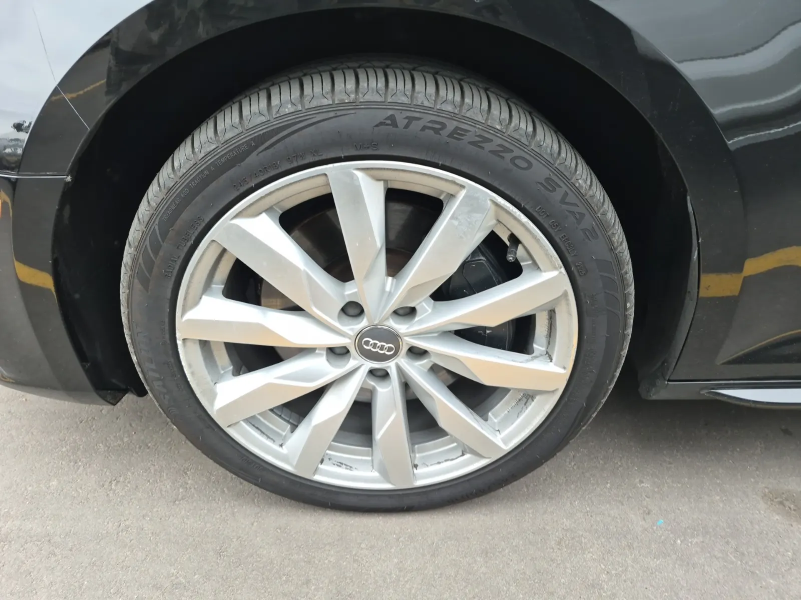Front driver wheel/tire photo