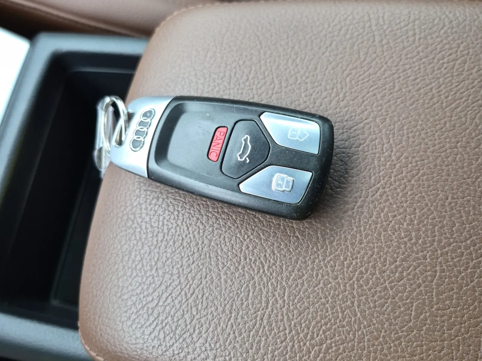 Keys/Fobs/Manual Photo