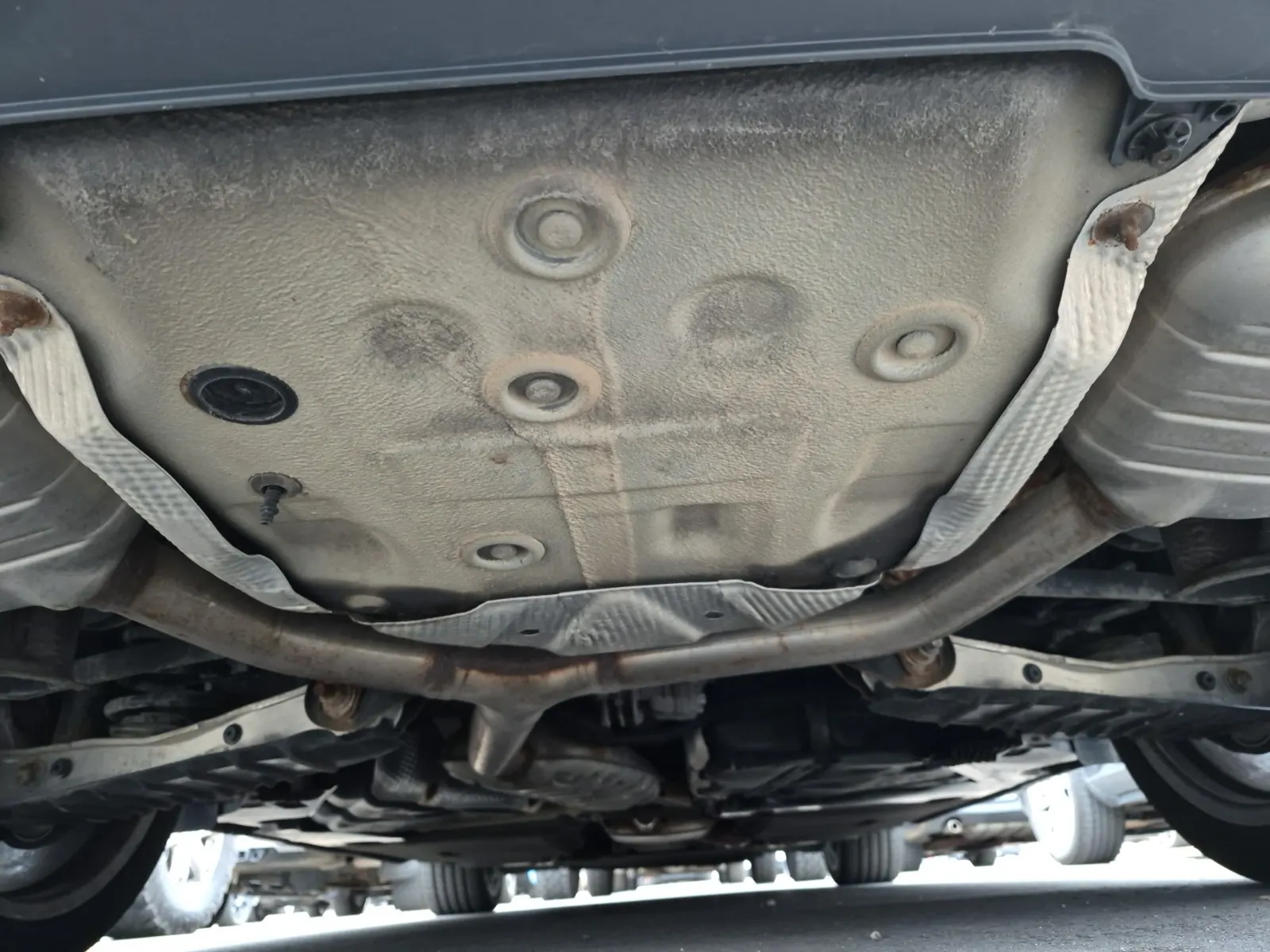 Undercarriage - Rear Photo